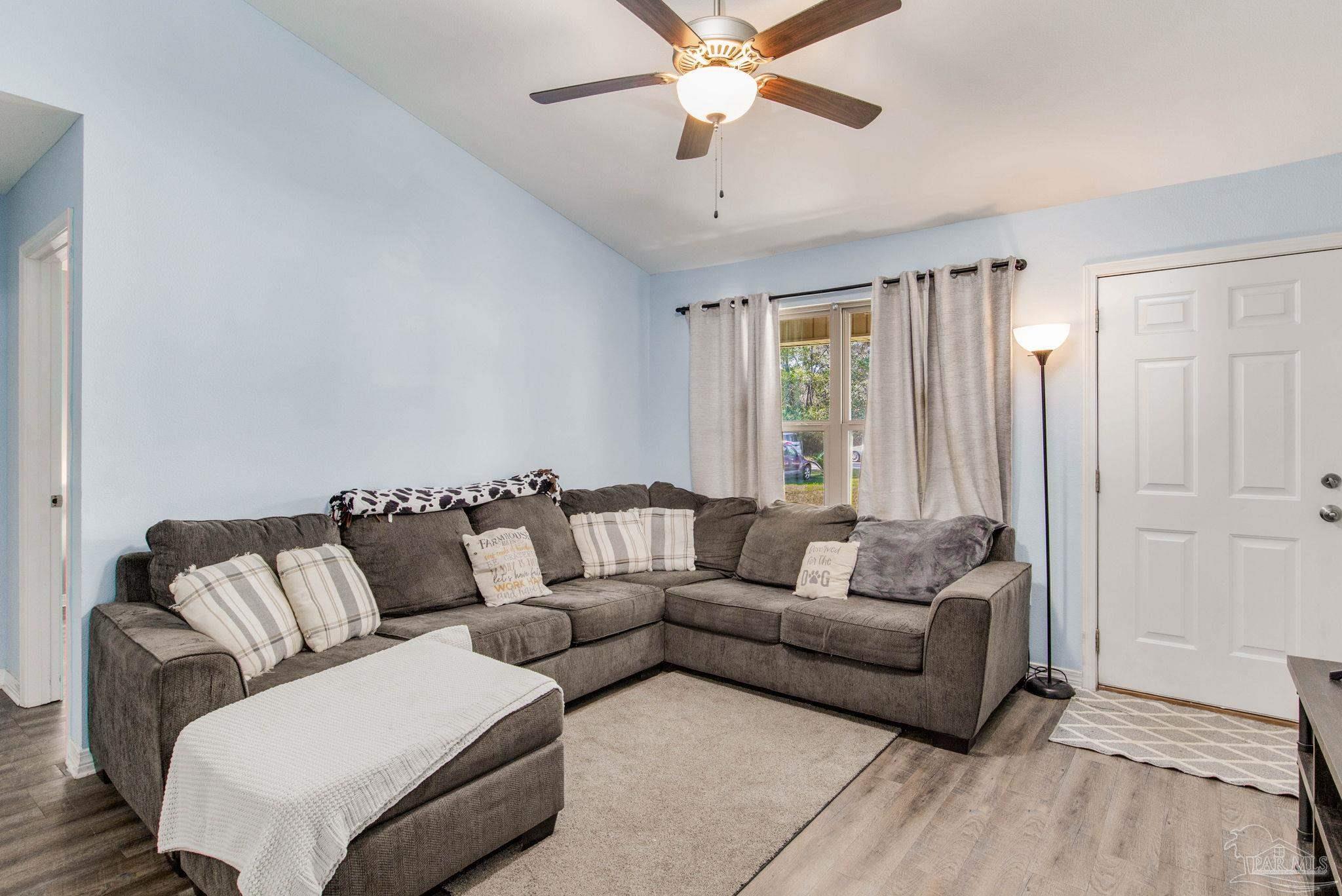 4492 Edgewood Drive Milton, FL 32583 - Photo 5 of 31