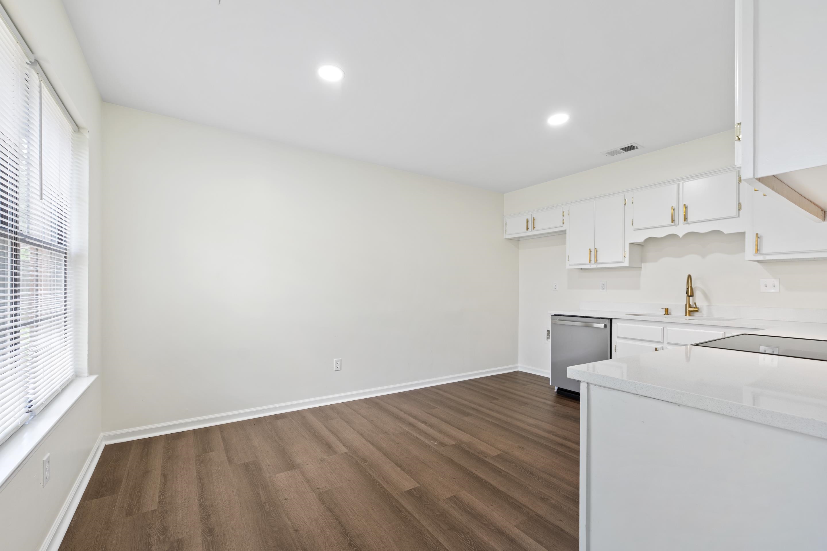 6400 Saginaw Road Memphis, TN 38134 - Photo 7 of 27 Convenient dining area located just off the kitchen, ideal for everyday meals, entertaining, and gatherings.