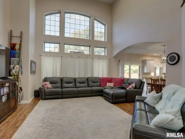 $378,000 | 325 South Gordon Street, Nauvoo, IL 62354