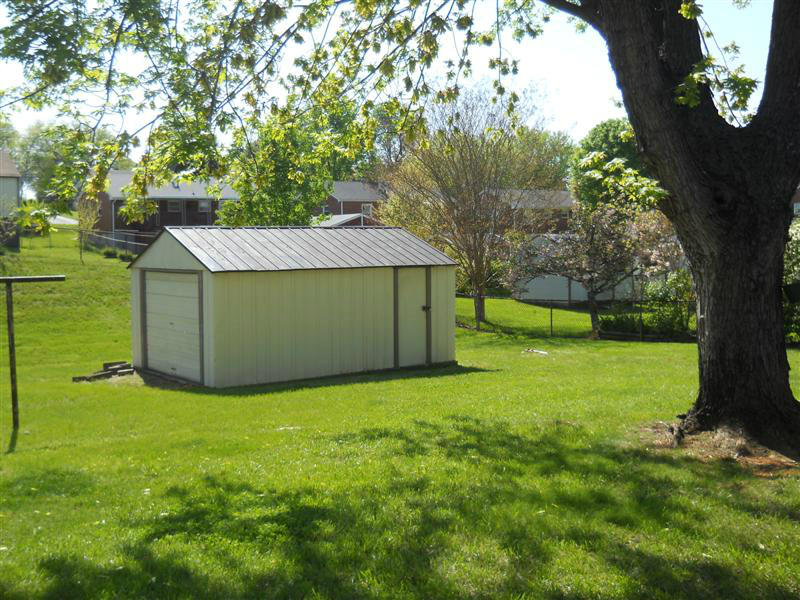 4934 Florist Road Roanoke, VA 24012 - Photo 3 of 22 Great fenced back yard!