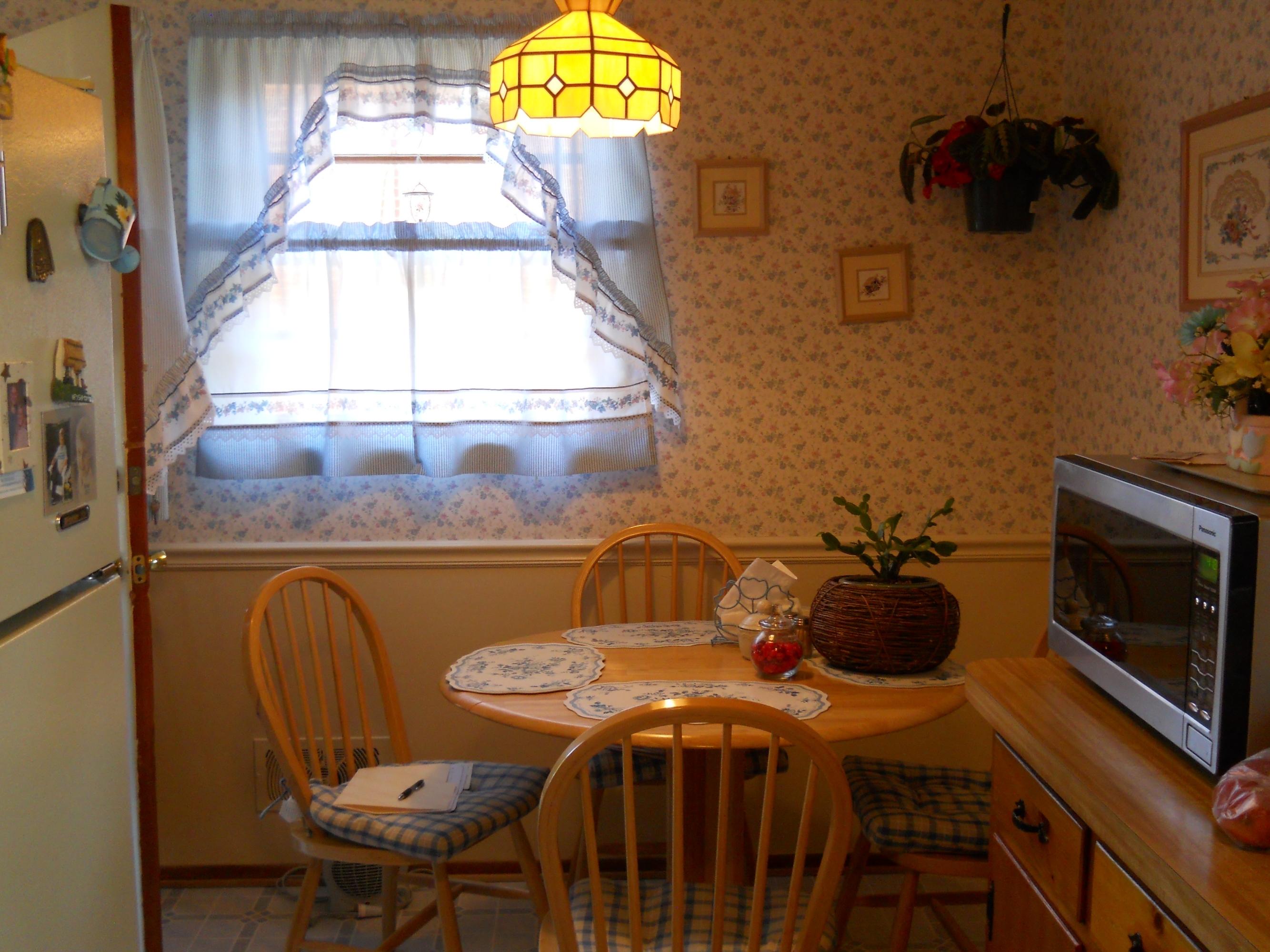 4934 Florist Road Roanoke, VA 24012 - Photo 7 of 22 An eat-in kitchen!