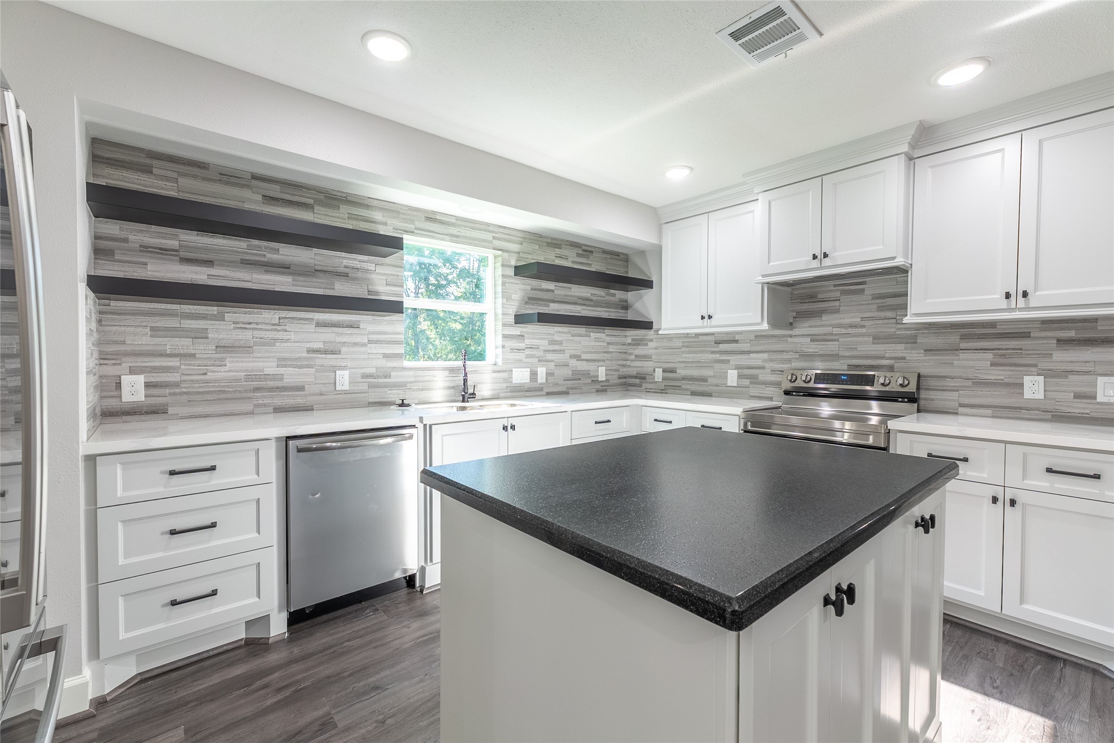 7728 White Rock Road Cleveland, TX 77328 - Photo 9 of 38