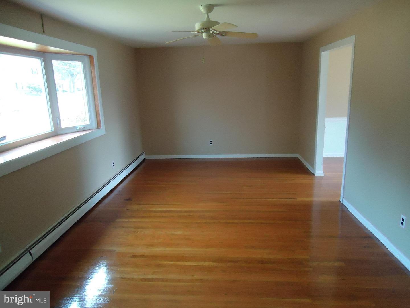 52 Eagle Road Chalfont, PA 18914 - Photo 5 of 14 Gallery Image 5