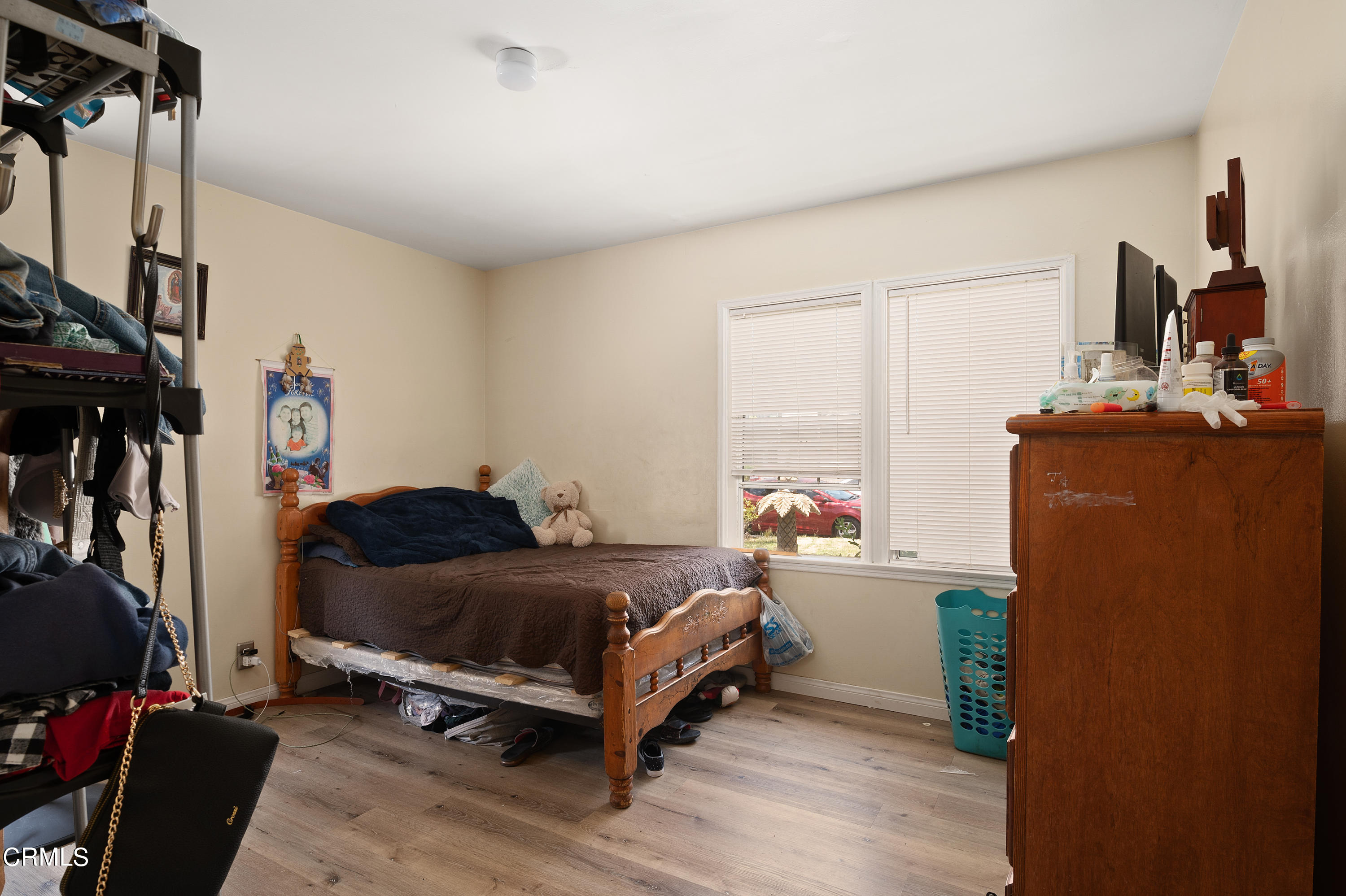 11208 Aster Street Ventura, CA 93004 - Photo 15 of 33 a room with a bed and a window