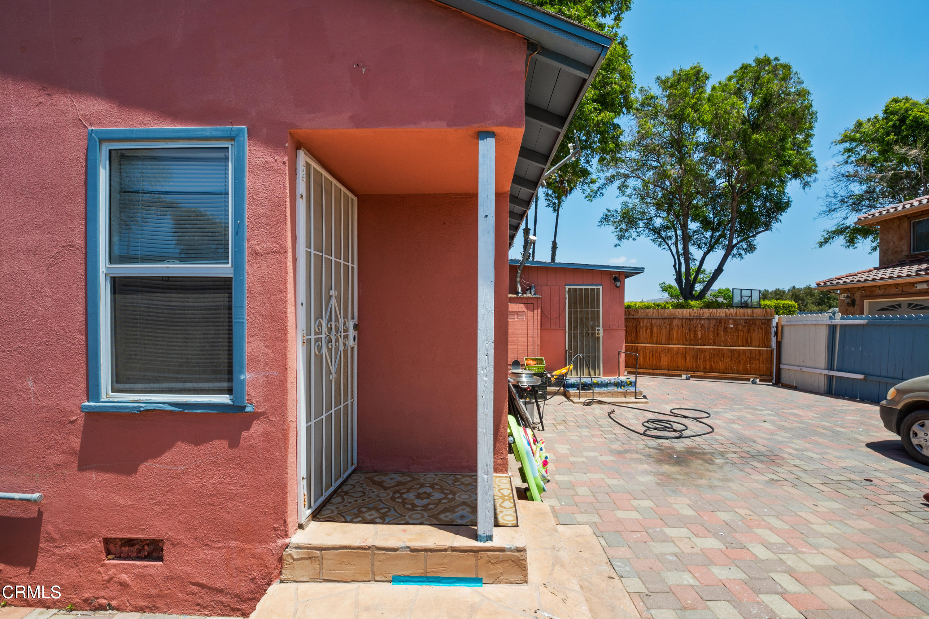 11208 Aster Street Ventura, CA 93004 - Photo 19 of 33 a backyard of a house with seating space