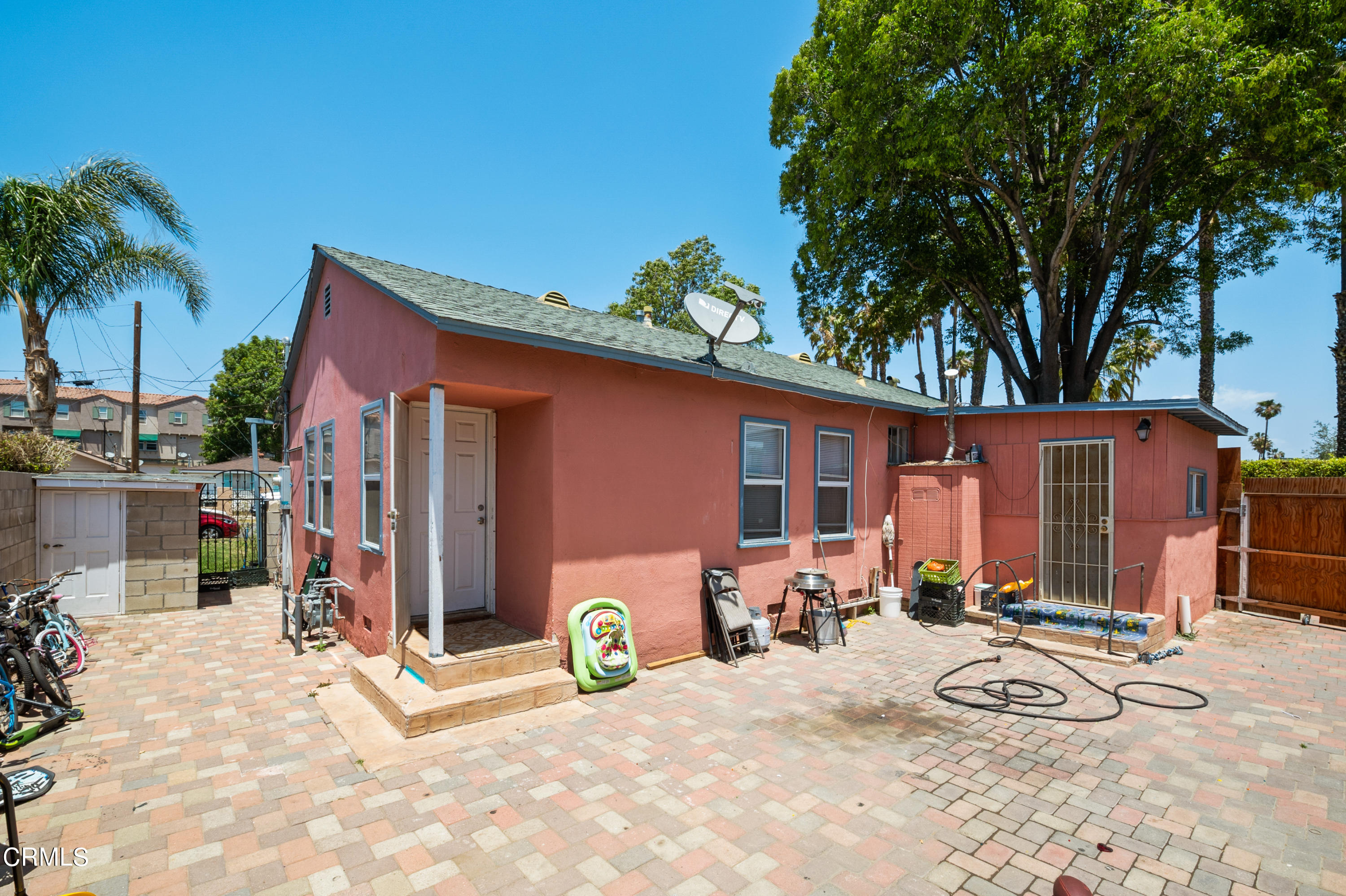 11208 Aster Street Ventura, CA 93004 - Photo 21 of 33 a view of a house with backyard and sitting area