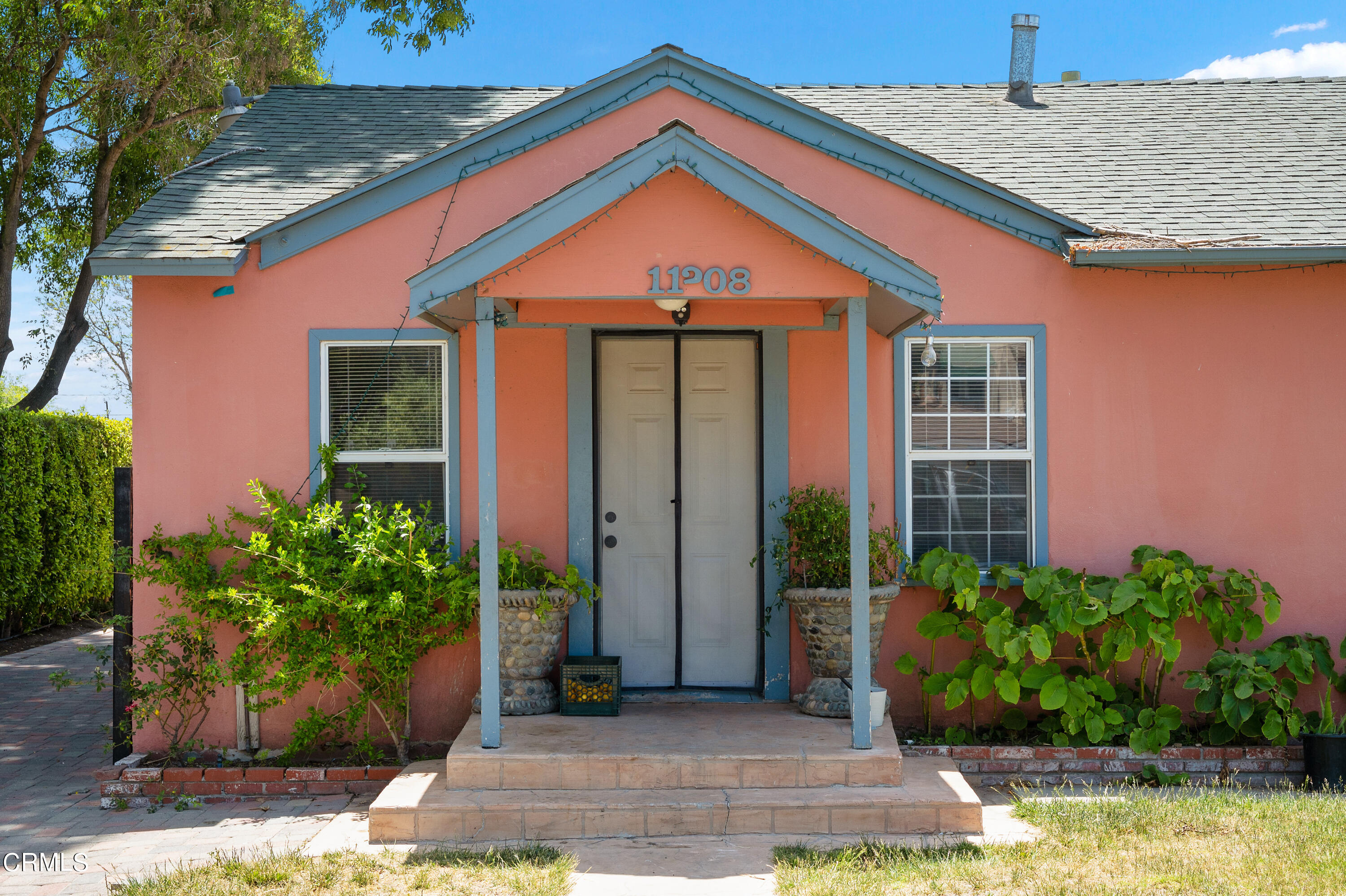 11208 Aster Street Ventura, CA 93004 - Photo 25 of 33 a front view of a house with garden
