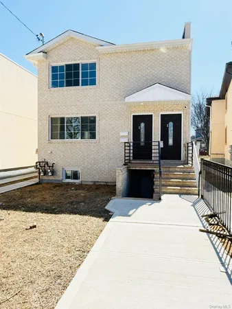 $3,250 | 139-20 Lakewood Avenue, Unit 2F | Jamaica