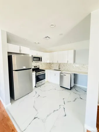 $3,250 | 139-20 Lakewood Avenue, Unit 2F | Jamaica