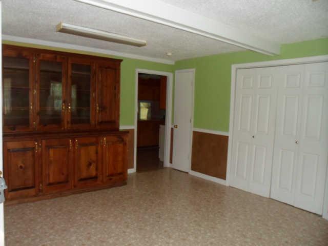 392 Rabbit Trail Road Leoma, TN 38468 - Photo 4 of 19 an empty room with closet