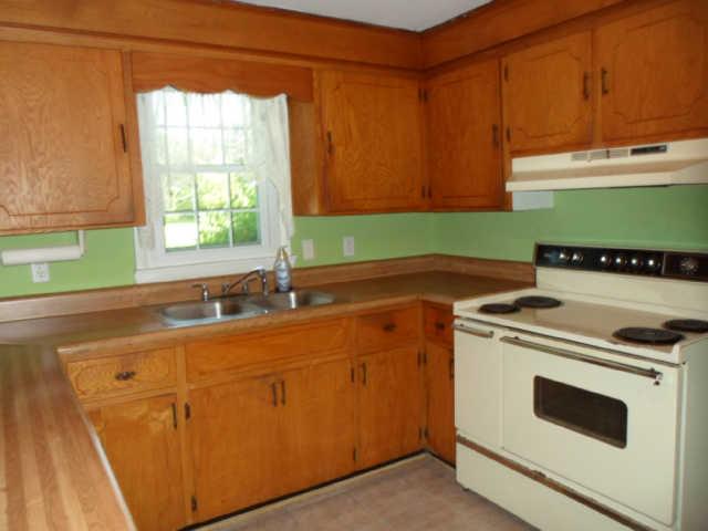 392 Rabbit Trail Road Leoma, TN 38468 - Photo 8 of 19 a kitchen with a sink and a cabinets