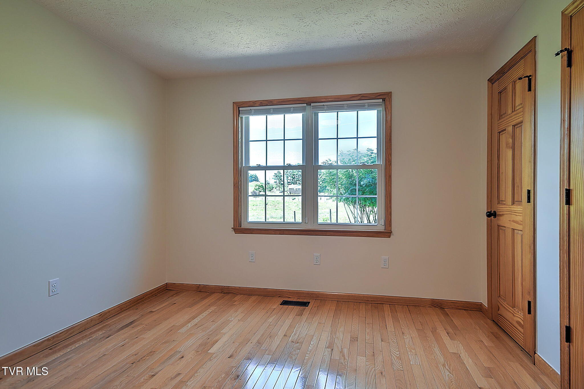 18137 Old Jonesboro Road Bristol, VA 24202 - Photo 48 of 90 48-web-or-mls-18137 Old Joboro GUnit-48