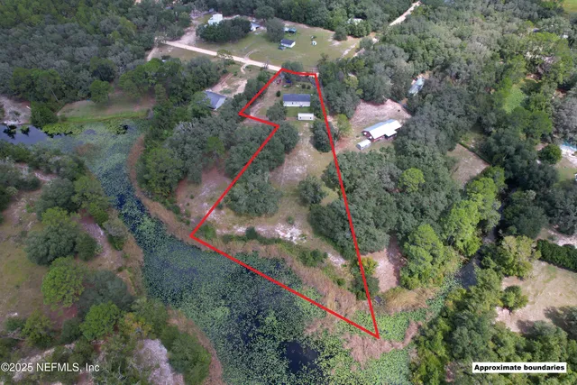 $239,900 | 133 West Oak Cir Drive, Interlachen, FL 32148