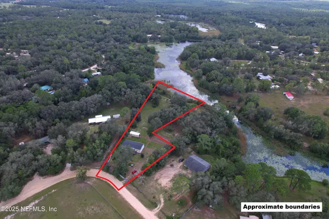 $239,900 | 133 West Oak Cir Drive, Interlachen, FL 32148