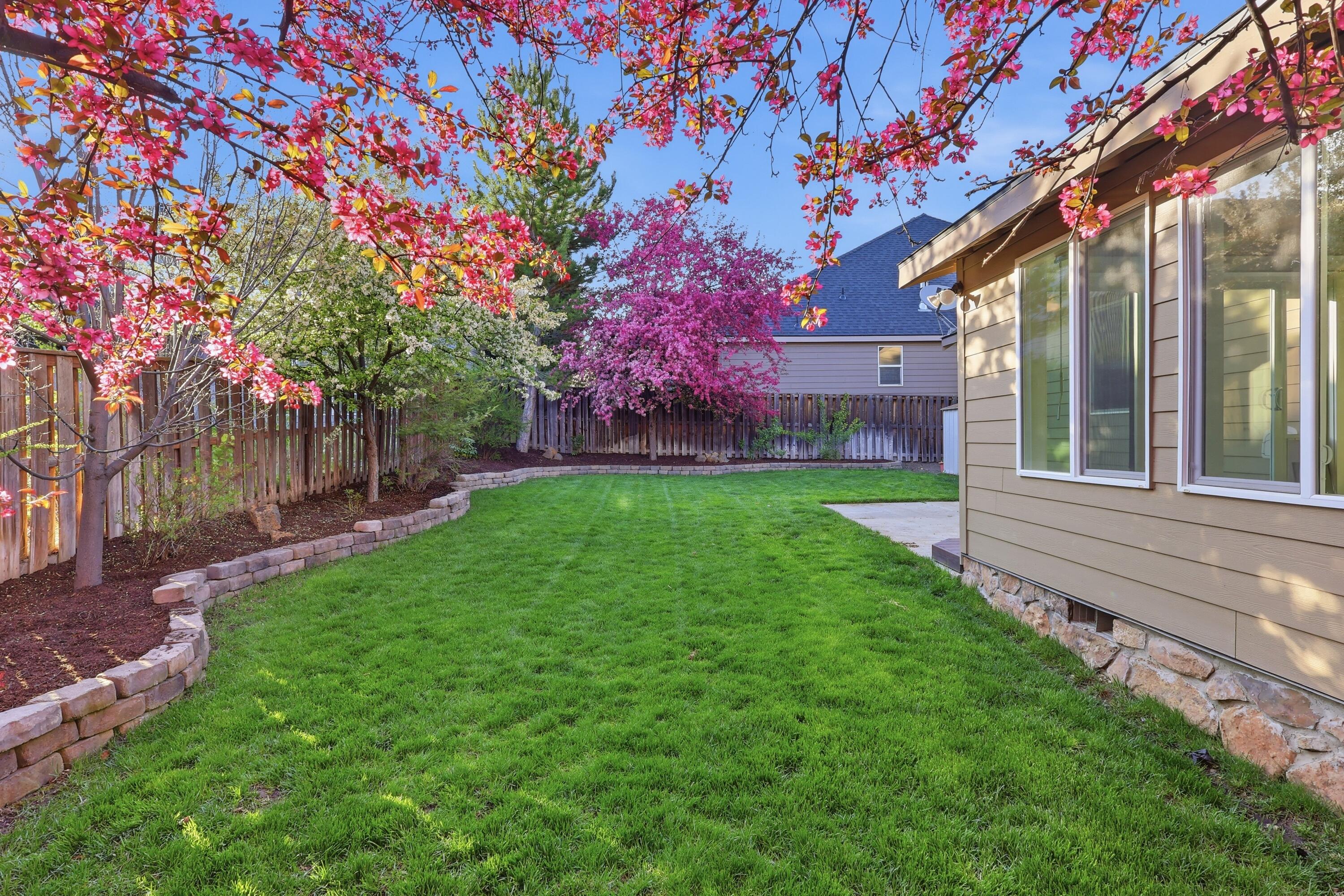19530 Hollygrape Street Bend, OR 97702 - Photo 57 of 86