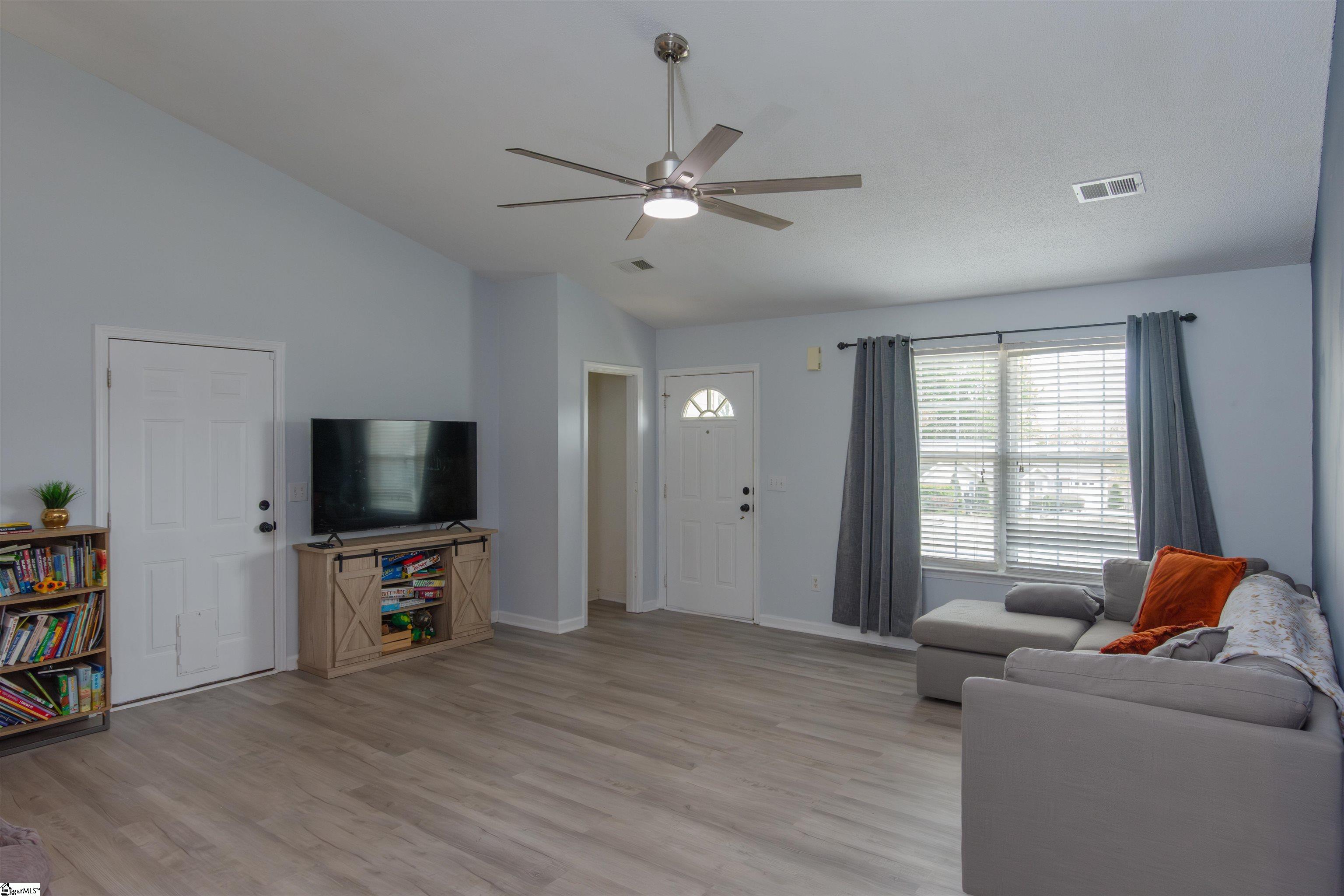 727 Evelyn Mae Road Inman, SC 29349 - Photo 8 of 29