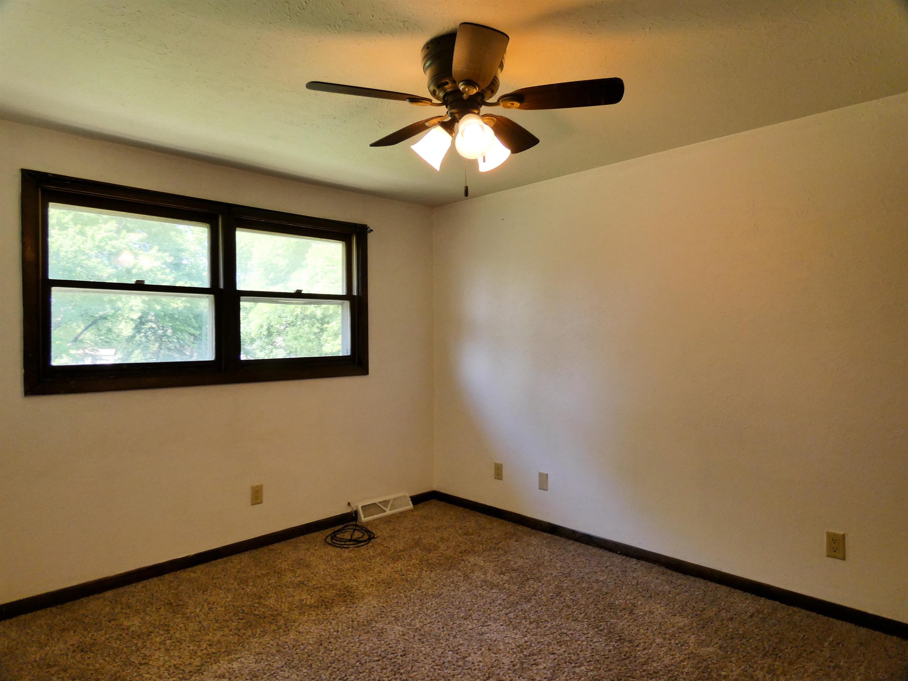 465 South Good Hope Road De Pere, WI 54115 - Photo 22 of 36