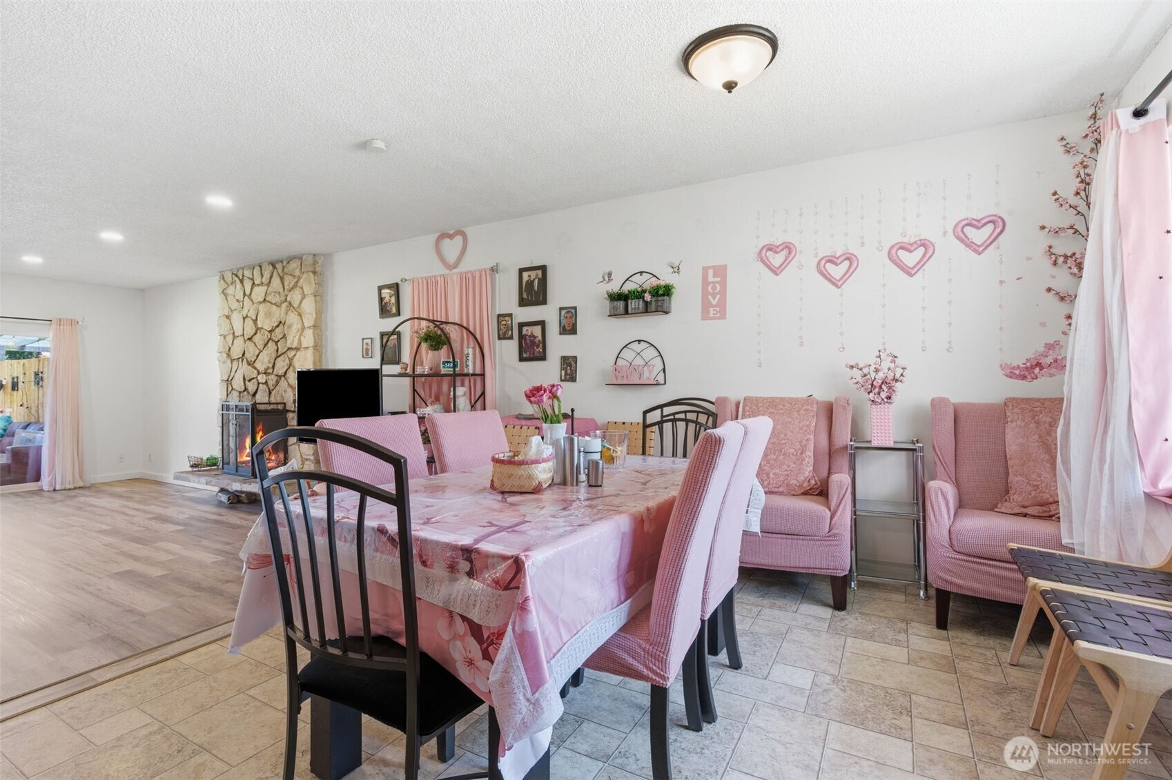3017 Galvin Road, Unit A Centralia, WA 98531 - Photo 7 of 39 a view of a dining room with furniture