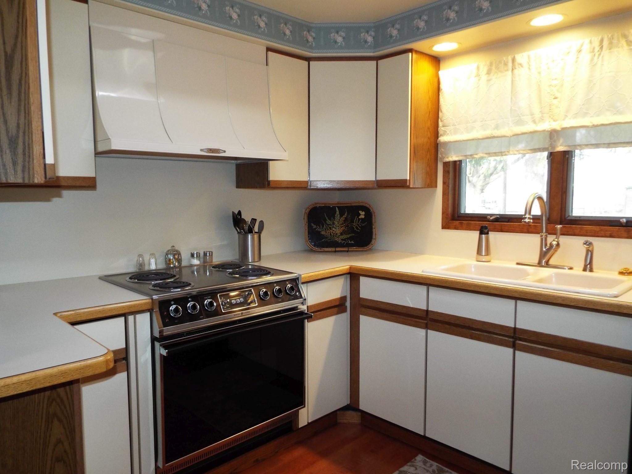 6030 North Beck Road Canton, MI 48187 - Photo 13 of 42 kitchen view.JPG
