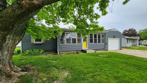 $167,900 | 739 Highview Drive, Clinton, IA 52732