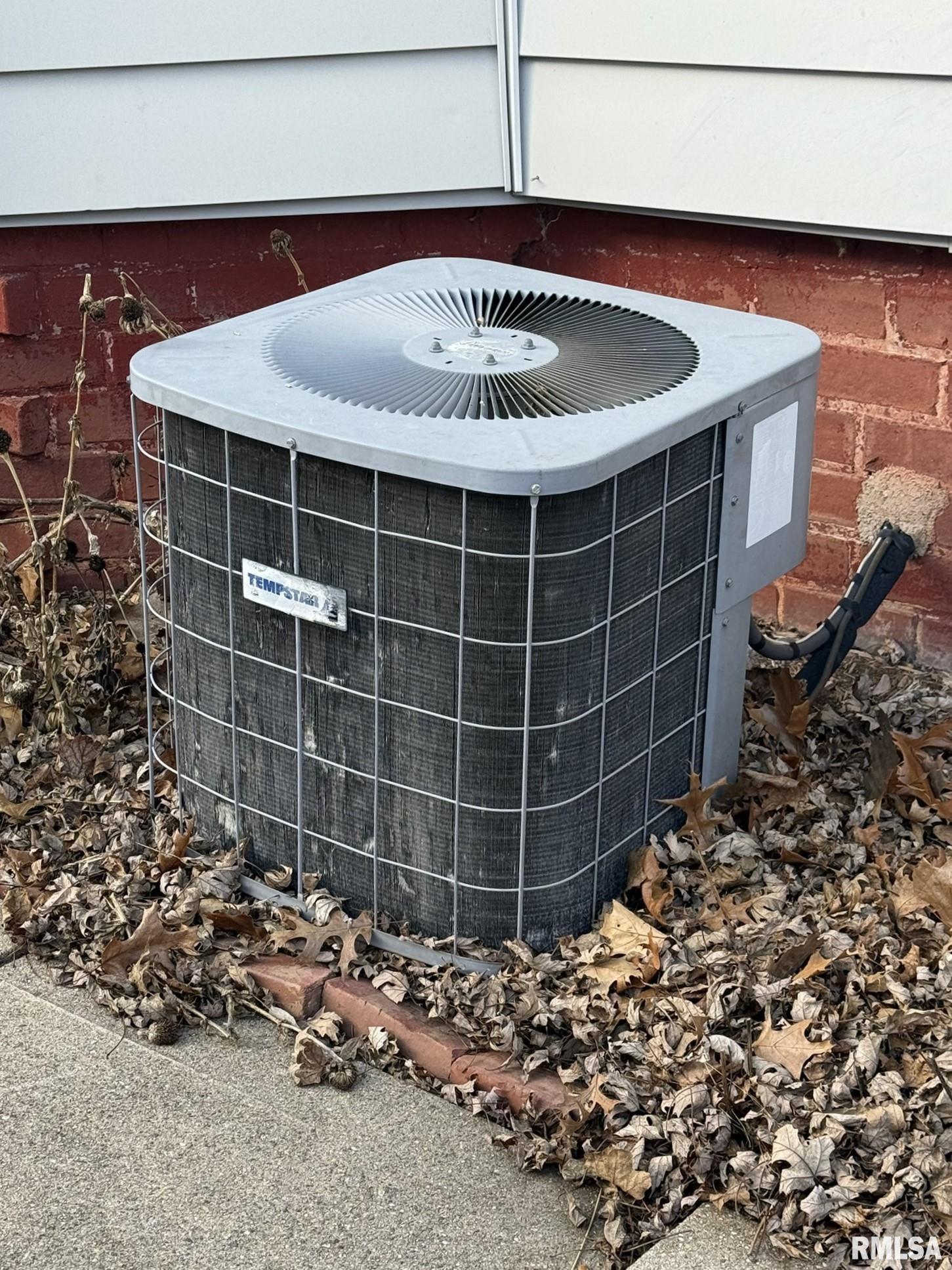 103 Johnson Pyle Drive Altona, IL 61414 - Photo 11 of 50