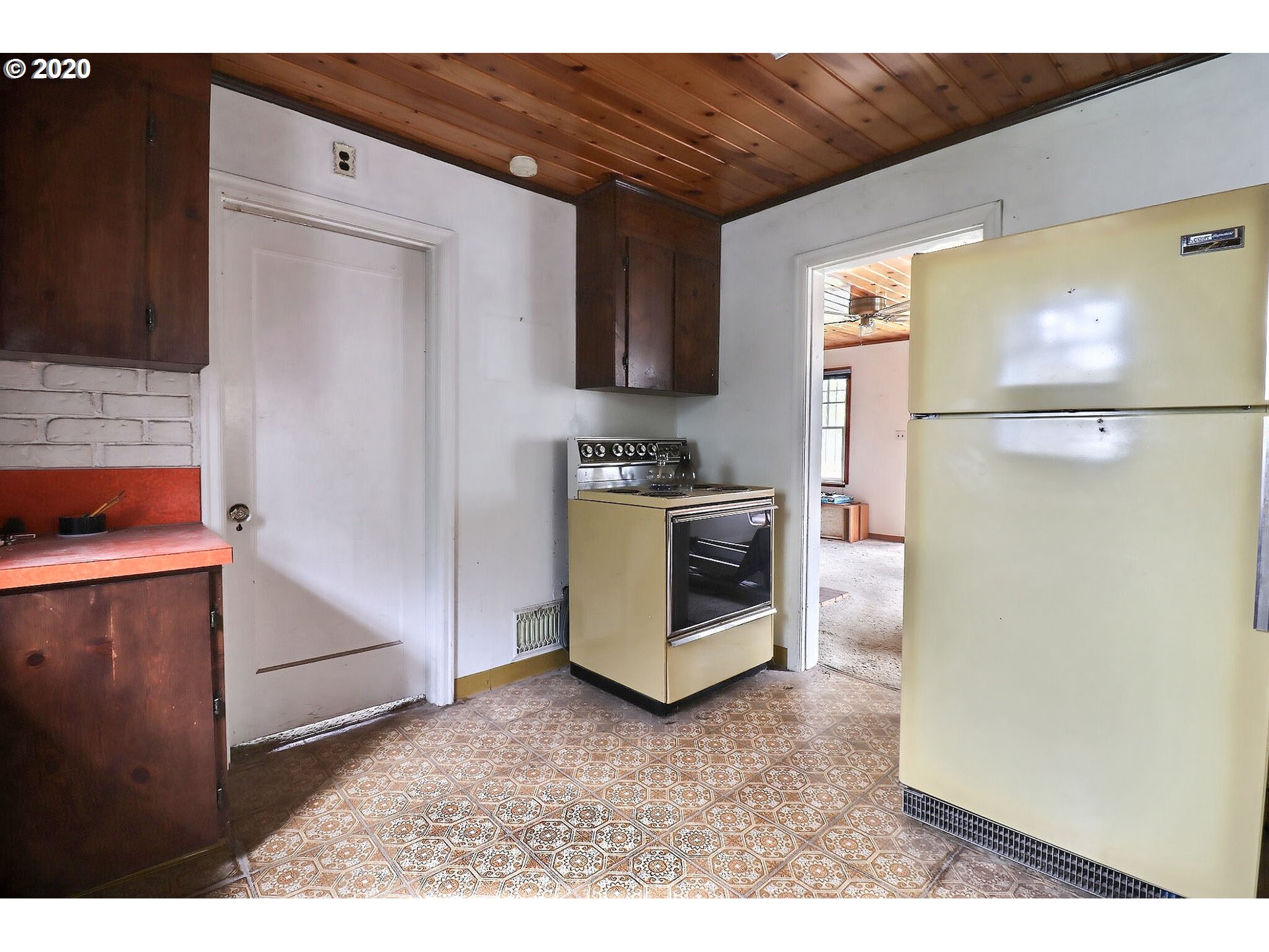 5301 Southeast Jenne Road Portland, OR 97236 - Photo 5 of 21