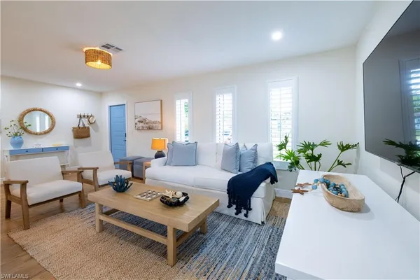 $900,000 | 821 105th Avenue North, Naples, FL 34108