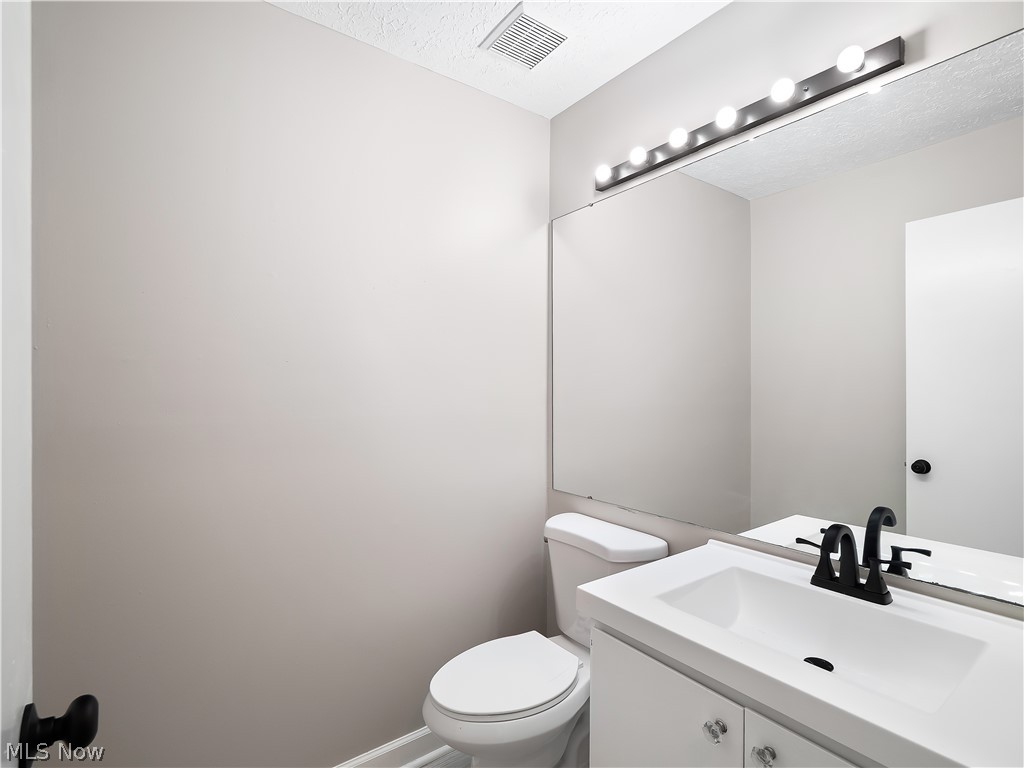 28300 Detroit Road, Unit D3 Westlake, OH 44145 - Photo 23 of 37 Half bath