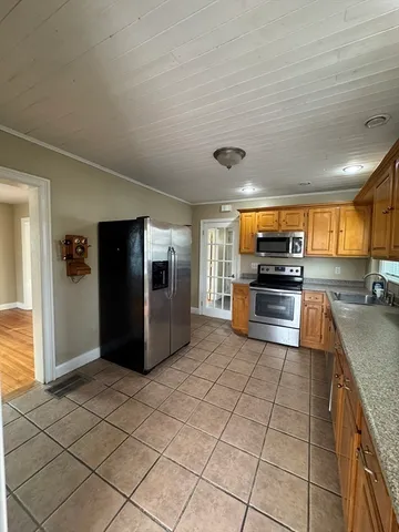 $3,200 | 78 Summer Street, Weymouth, MA 02188