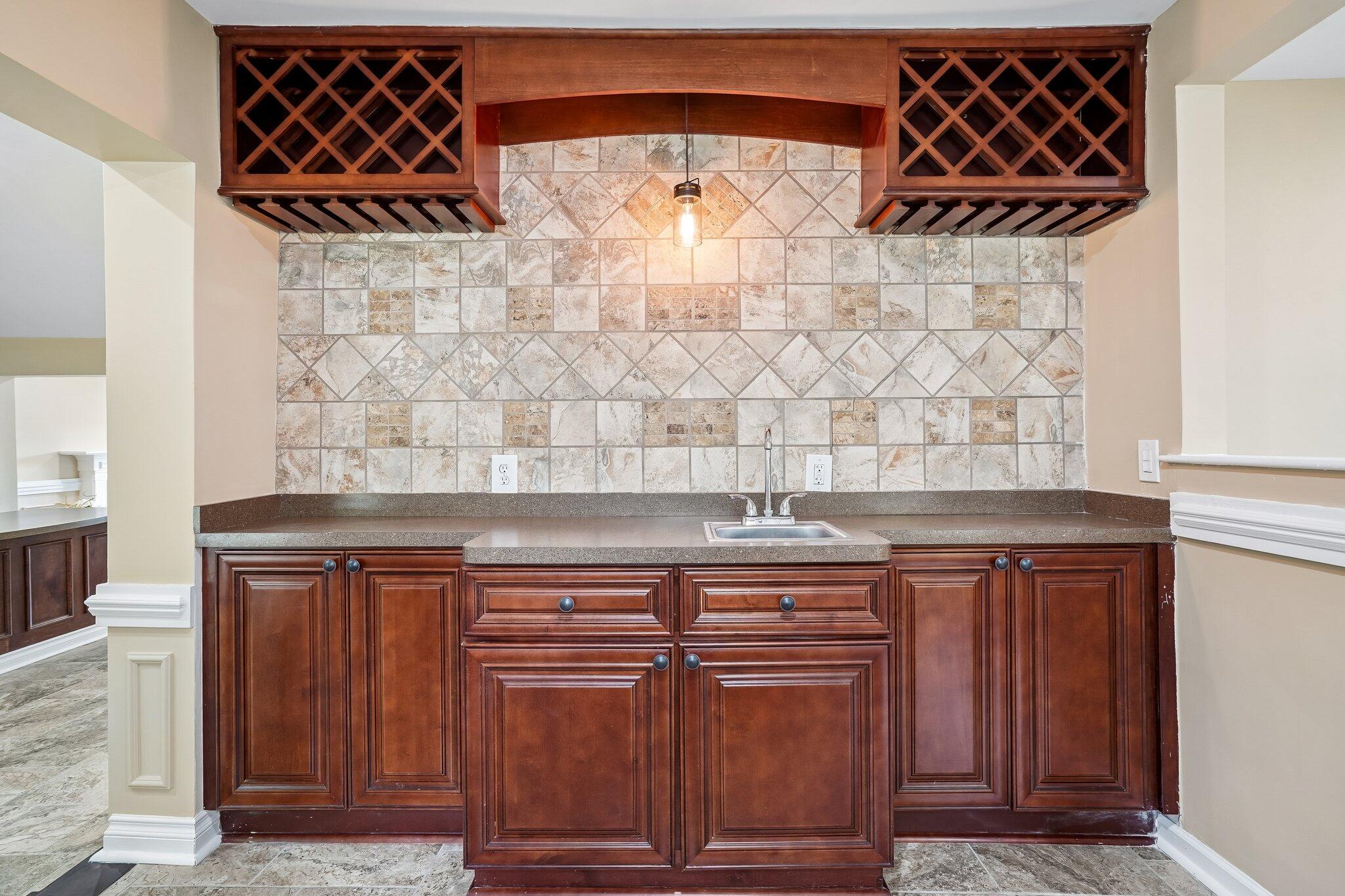 1150 Bangor Road Waterford, MI 48328 - Photo 14 of 35 Wet Bar
