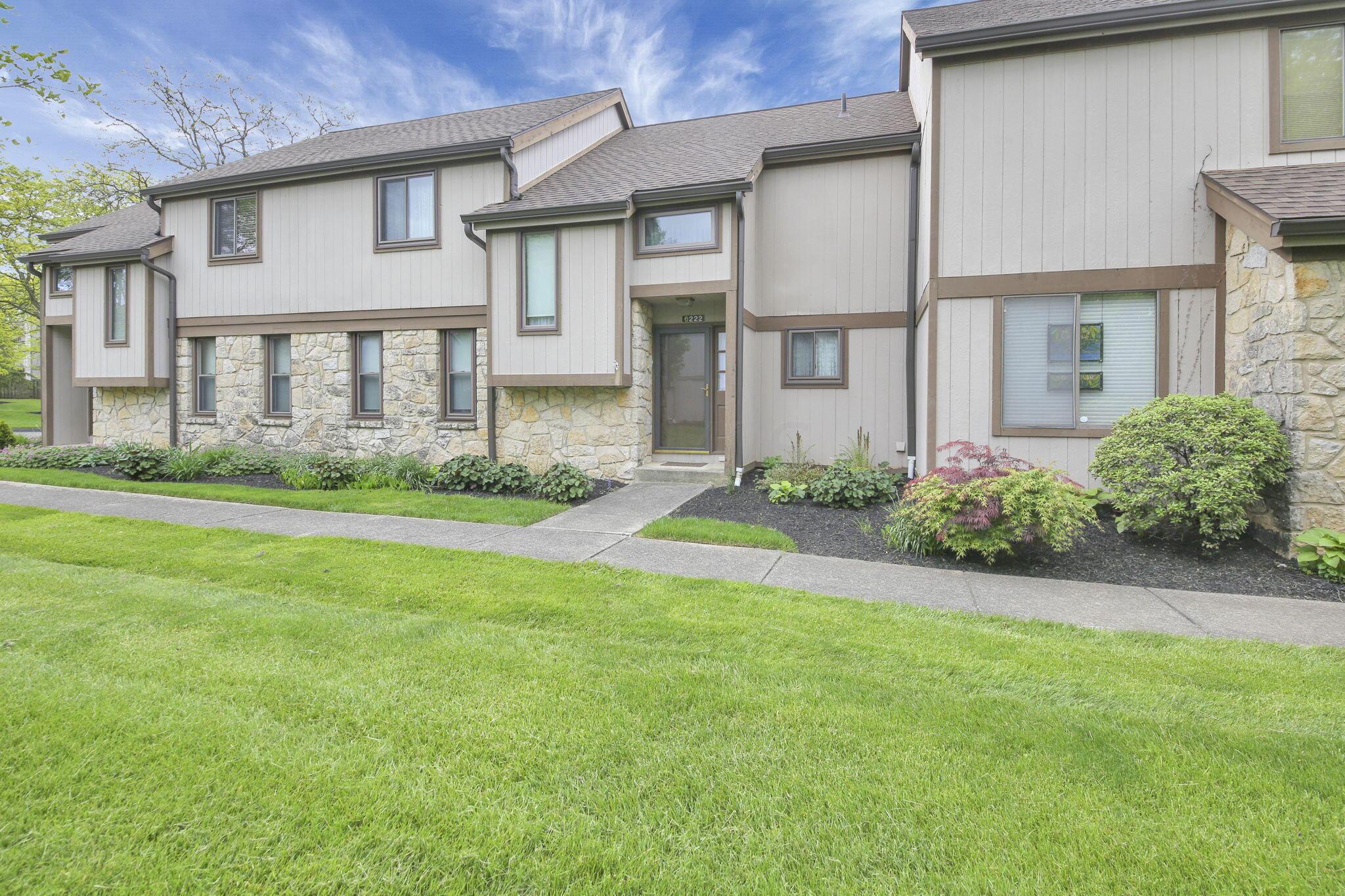 6222 Roxburgh Court, Unit 17B Columbus, OH 43213 - Photo 2 of 28 3-web-or-mls-5D9A0384