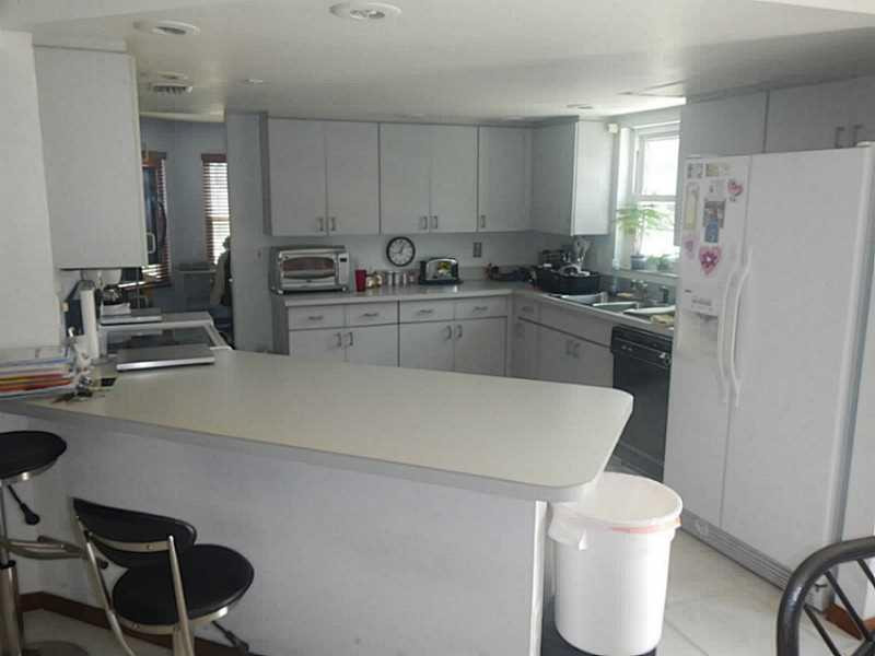10285 Islander Drive Boca Raton, FL 33498 - Photo 5 of 24 Kitchen