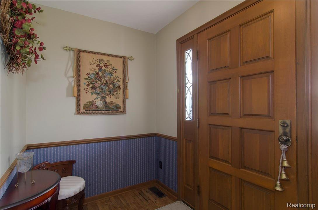 9314 Sheldon Road Plymouth, MI 48170 - Photo 16 of 34 16.jpg