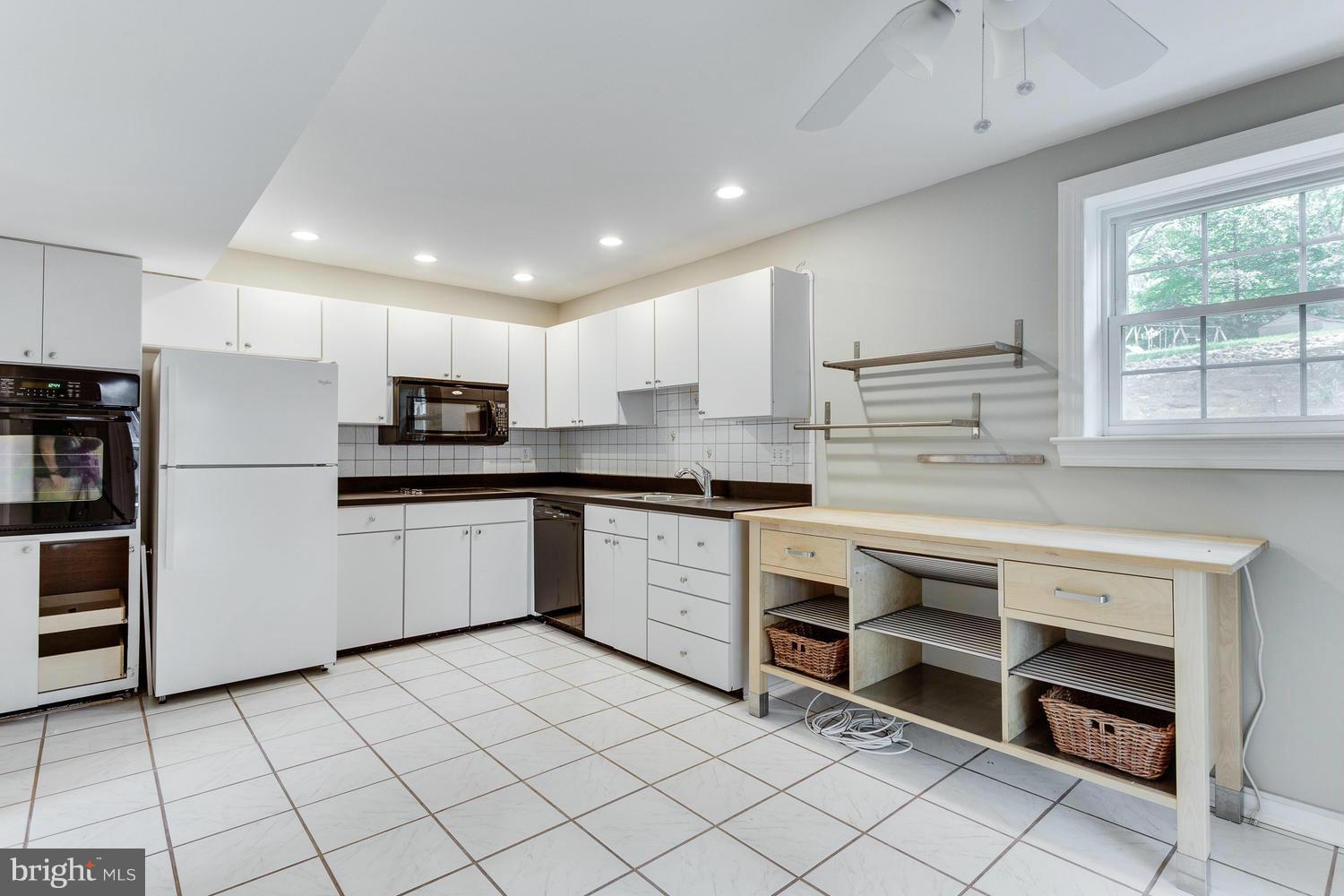 6823 Spur Road Springfield, VA 22152 - Photo 5 of 30 Kitchen