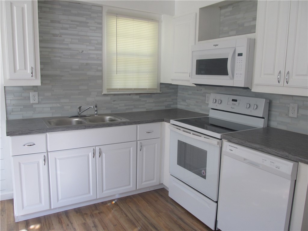 307 Cole Road Townville, SC 29689 - Photo 4 of 16 New appliances and glass back splash