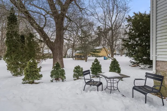 $2,650 | 370 Grove Boston Ma, Unit REAR, Boston, MA 02132