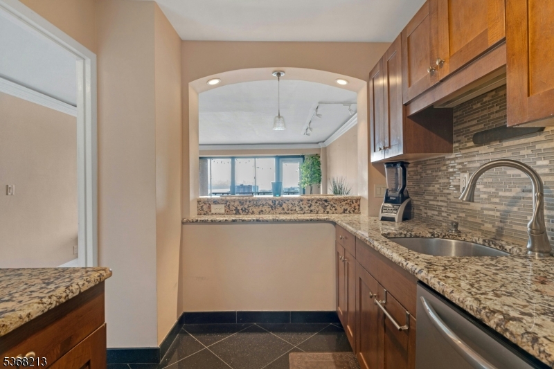 1203 River Road, Unit 19K Edgewater, NJ 07020 - Photo 7 of 26