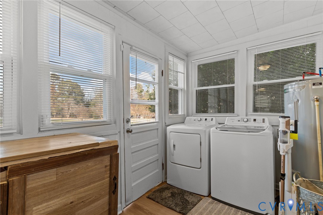 8874 Strath Road Henrico, VA 23231 - Photo 22 of 40 a view of kitchen with washer and dryer