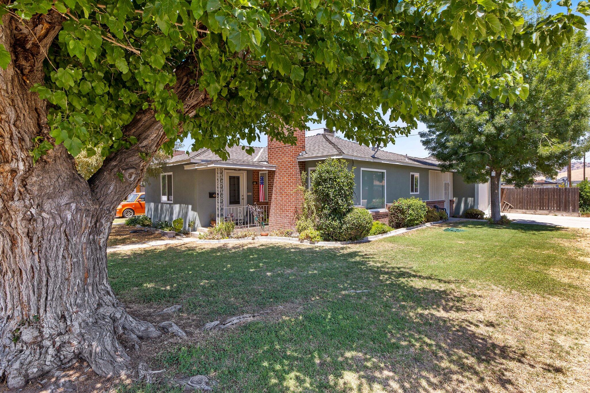 411 Channing Way Exeter, CA 93221 - Photo 1 of 38 2-web-or-mls-713A0783
