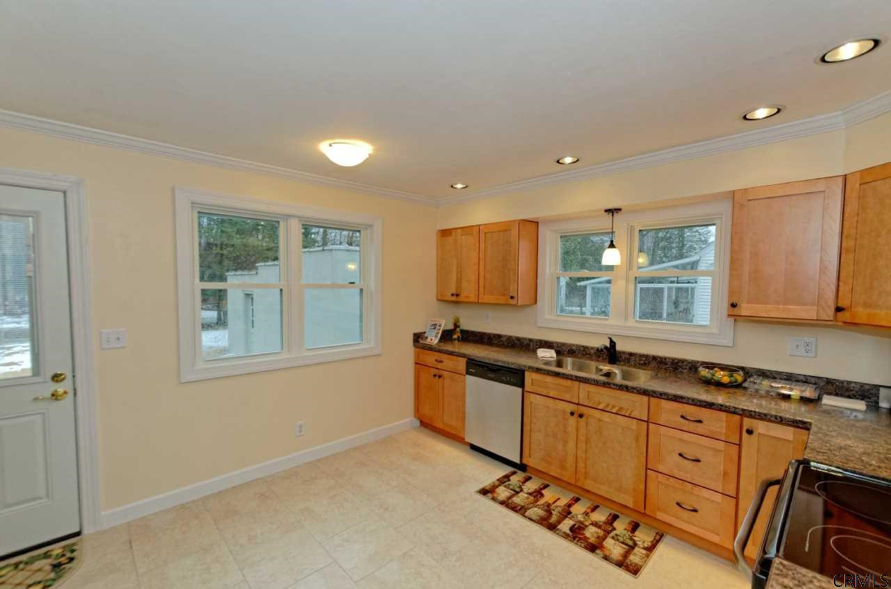 35 Rapple Drive Colonie, NY 12205 - Photo 8 of 25 Photo 8