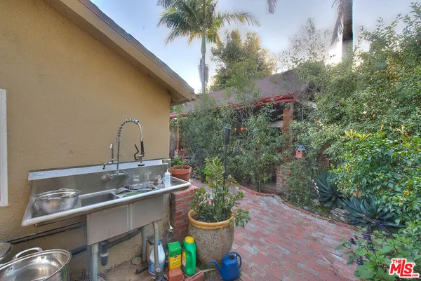 $975,000 | 305 West Ellis Avenue, Inglewood, CA 90302