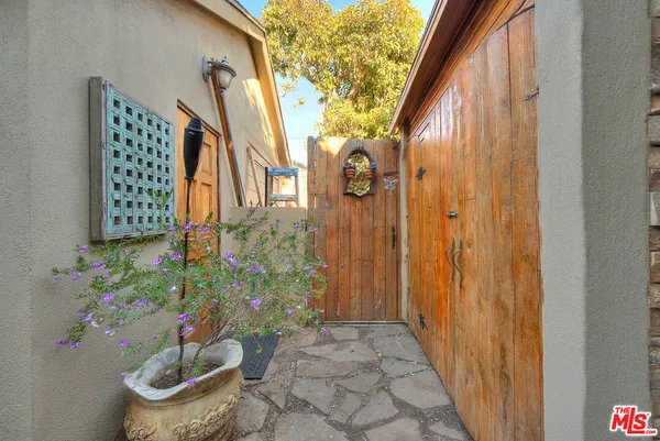 $975,000 | 305 West Ellis Avenue, Inglewood, CA 90302
