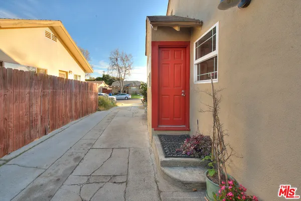 $975,000 | 305 West Ellis Avenue, Inglewood, CA 90302