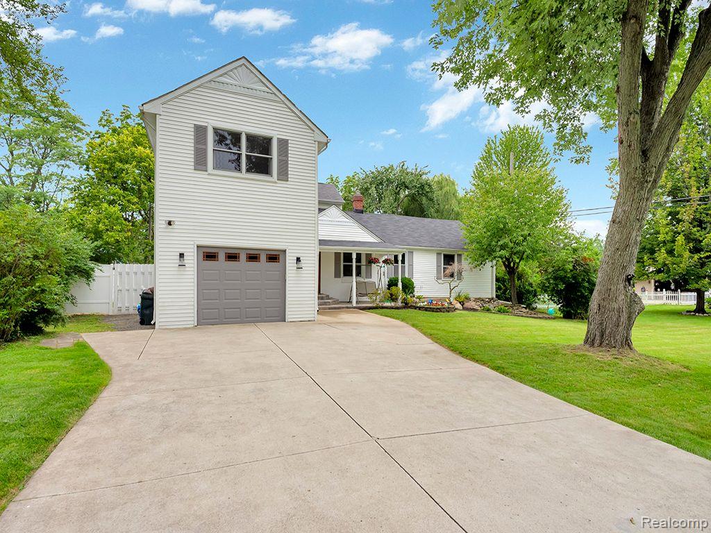 21222 Meridian Road Grosse Ile, MI 48138 - Photo 5 of 33 Gallery Image 5