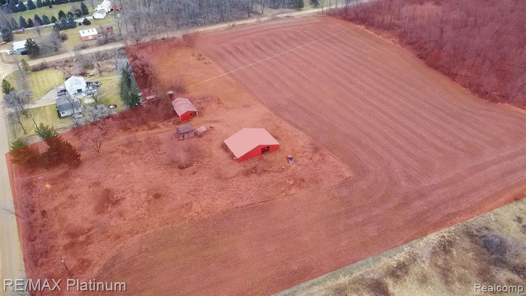 7033 Hartland Road Fenton, MI 48430 - Photo 7 of 8