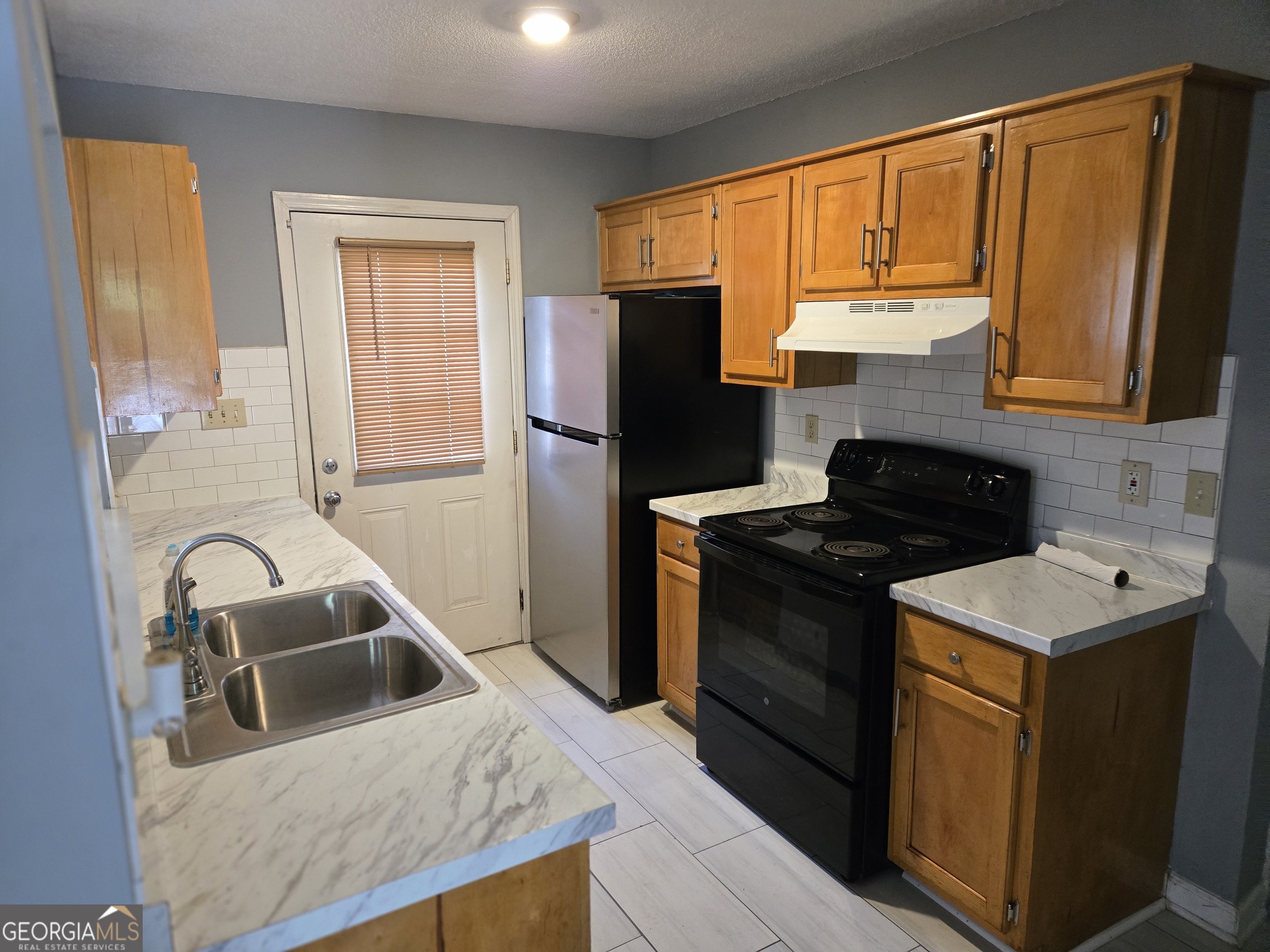 629 Hanson Street Macon, GA 31206 - Photo 12 of 20 a kitchen with a sink stove and refrigerator