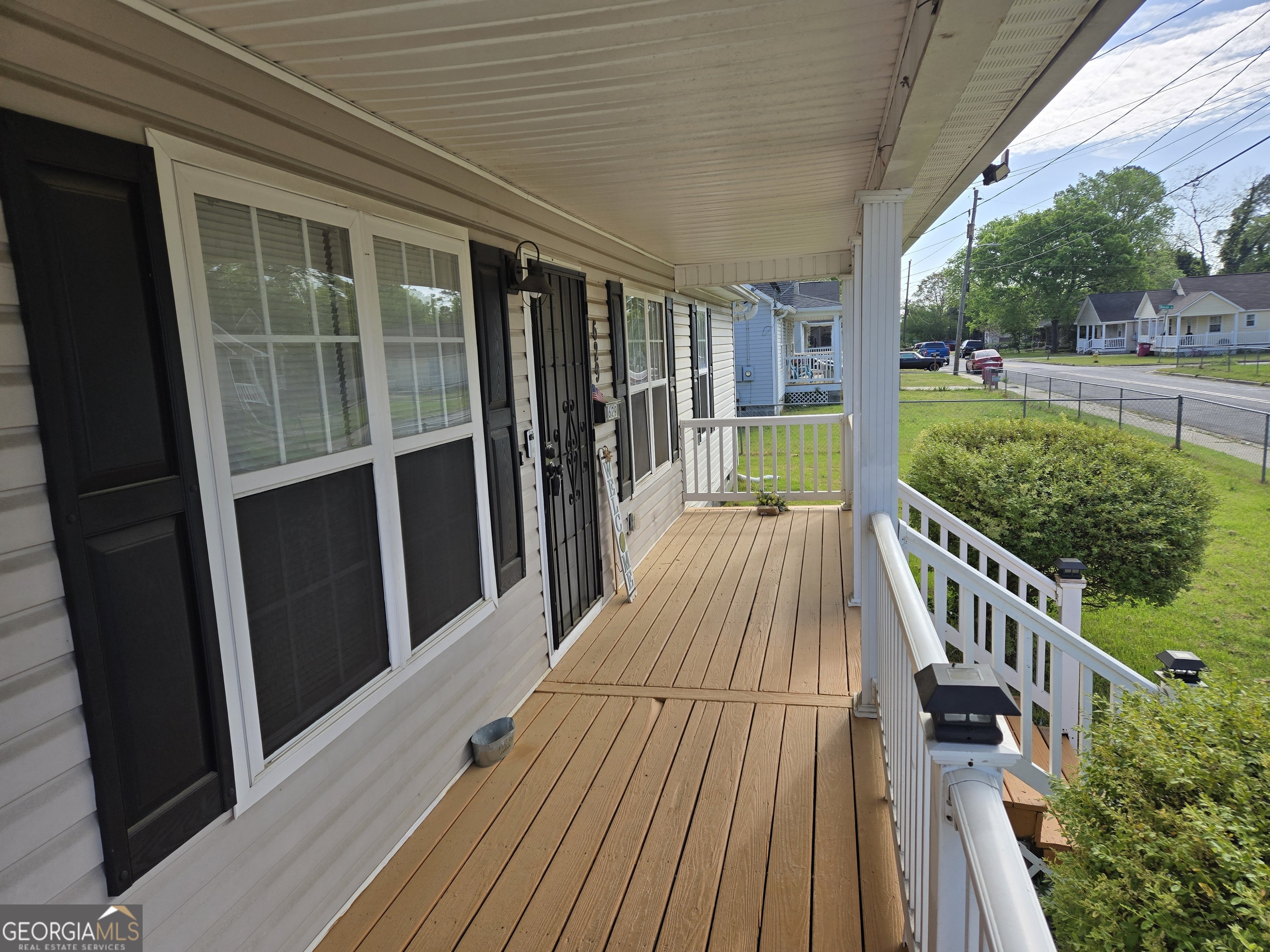 629 Hanson Street Macon, GA 31206 - Photo 3 of 20 a view of balcony with wooden floor