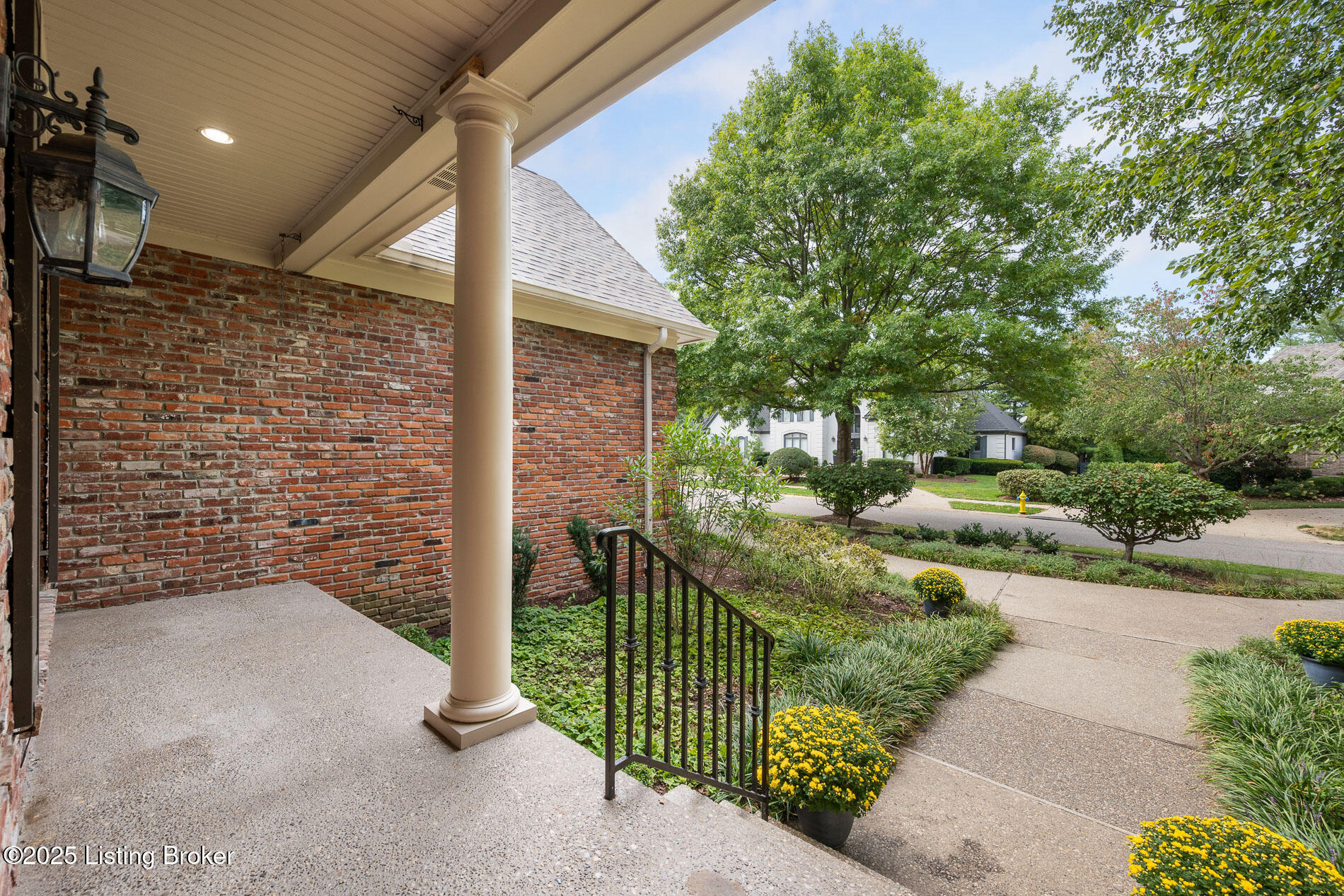 7910 Sutherland Farm Road Prospect, KY 40059 - Photo 6 of 64 Circle Drive Entry