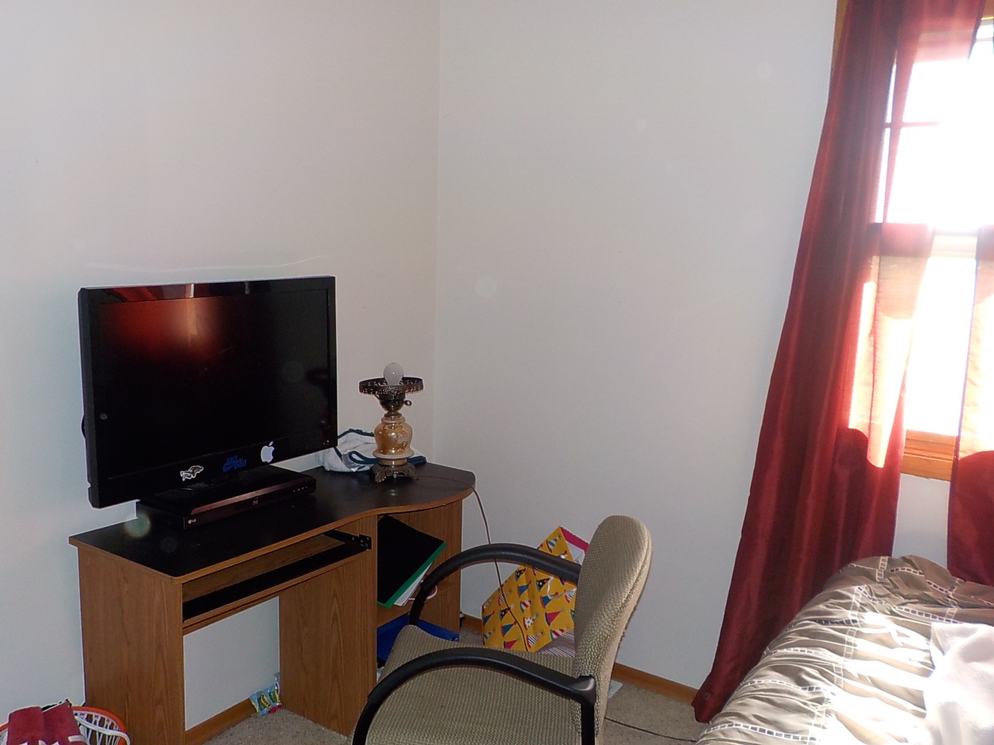 3006 Kane Road Leland, IL 60531 - Photo 21 of 21 a room with furniture and screen