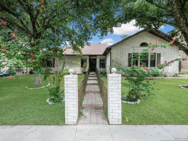 $2,300 | 9231 Linbrooke, San Antonio, TX 78250